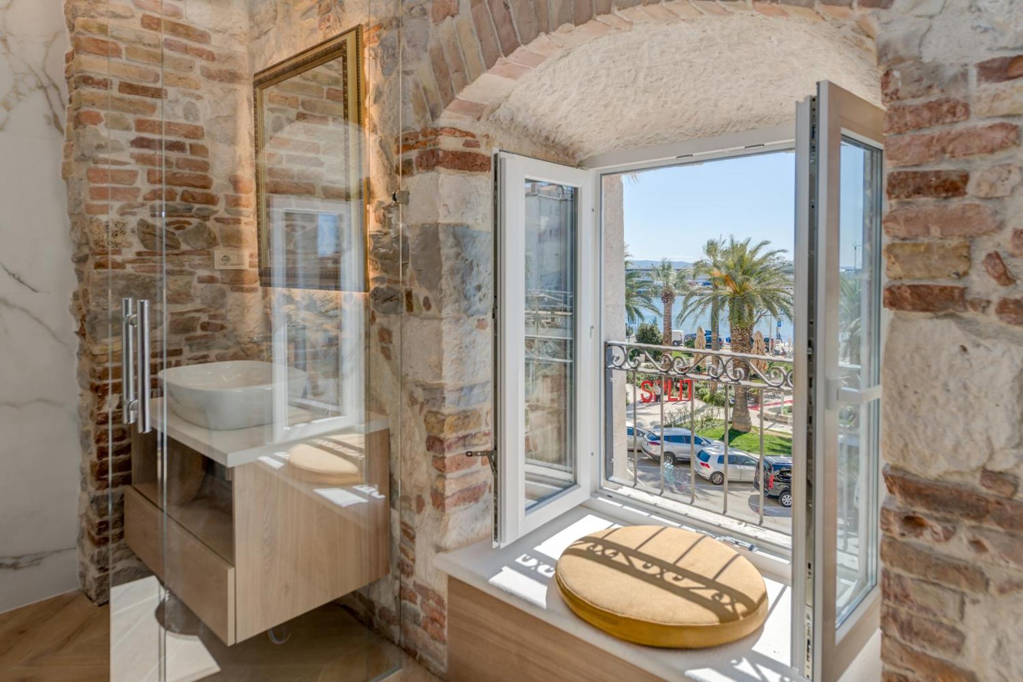 Grand Palace Luxury Retreat - Tale Of The Sea Split Exterior foto